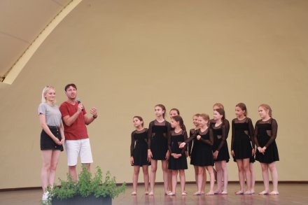 Uczestnicy pokazów tanecznych